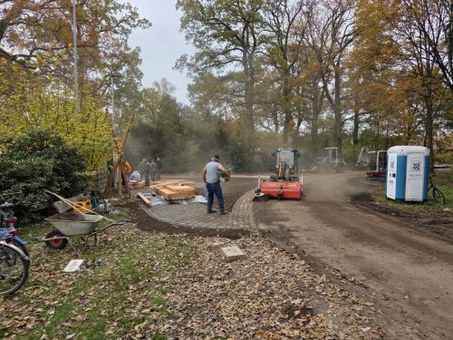 20251107-Dorfplatz-ImWildgarten