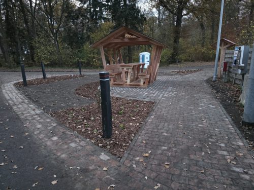 20251113 Bepflanzung Dorfplatz