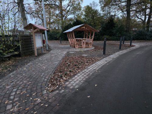 20251113 Bepflanzung Dorfplatz