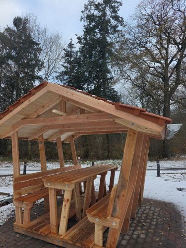 2025-11-22 Dacheindeckung Dorfplatz